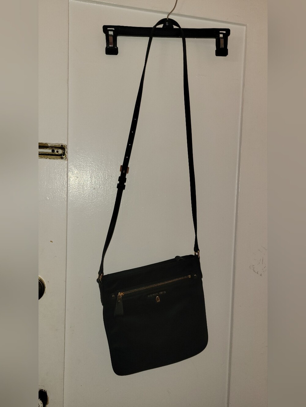 Michael Kors Kelsey Black Large Nylon Top Zip Swingpack Crossbody Bag